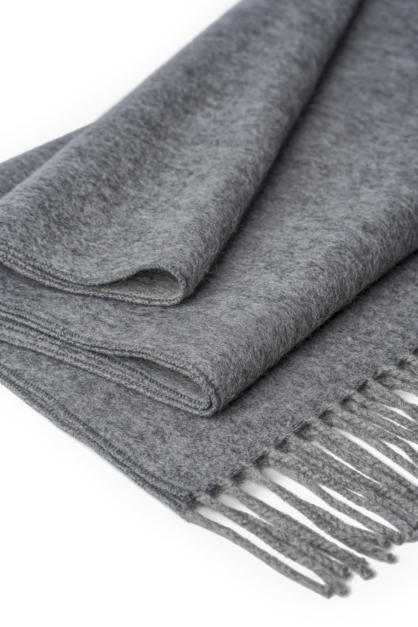 Bufanda con flecos plomo