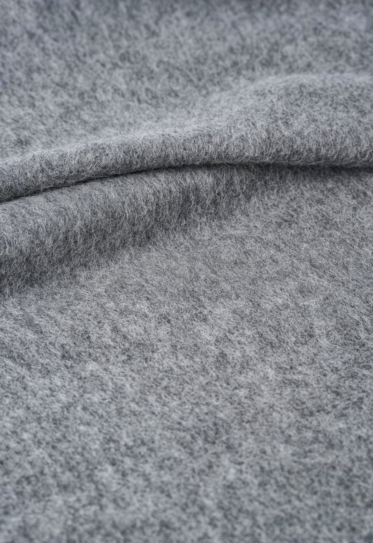 Bufanda con flecos plomo