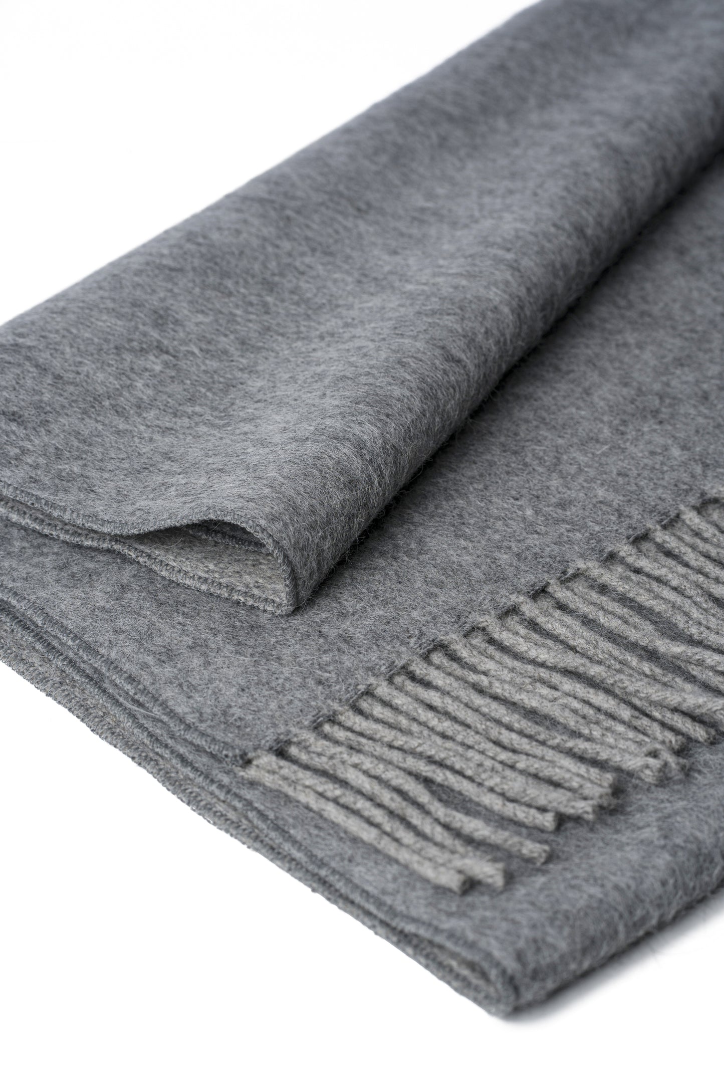 Bufanda con flecos plomo