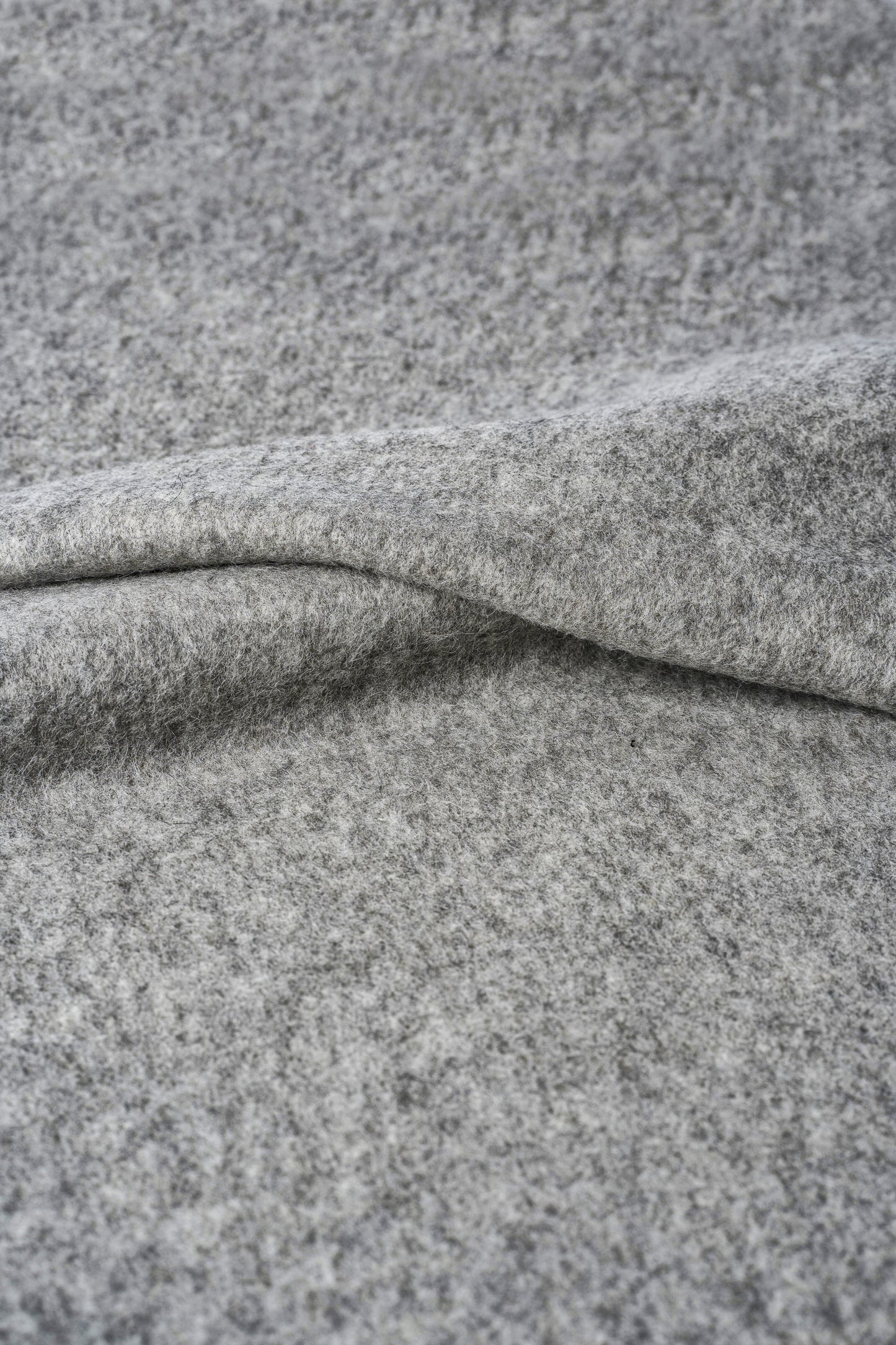 Bufanda con flecos plomo claro