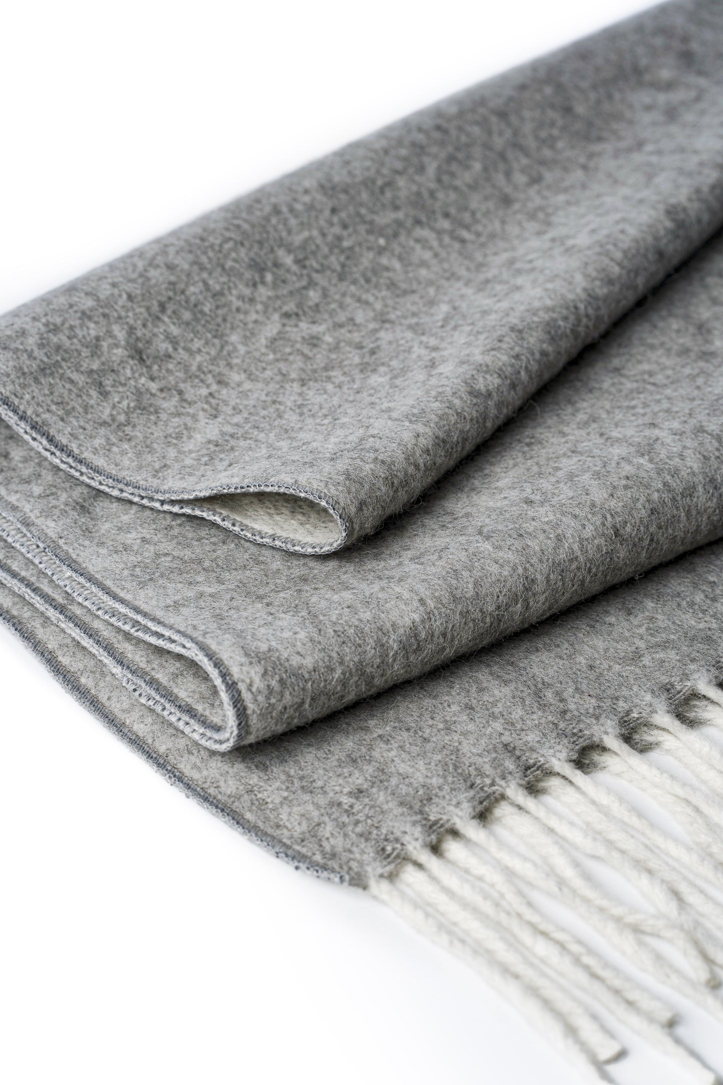 Bufanda con flecos plomo claro