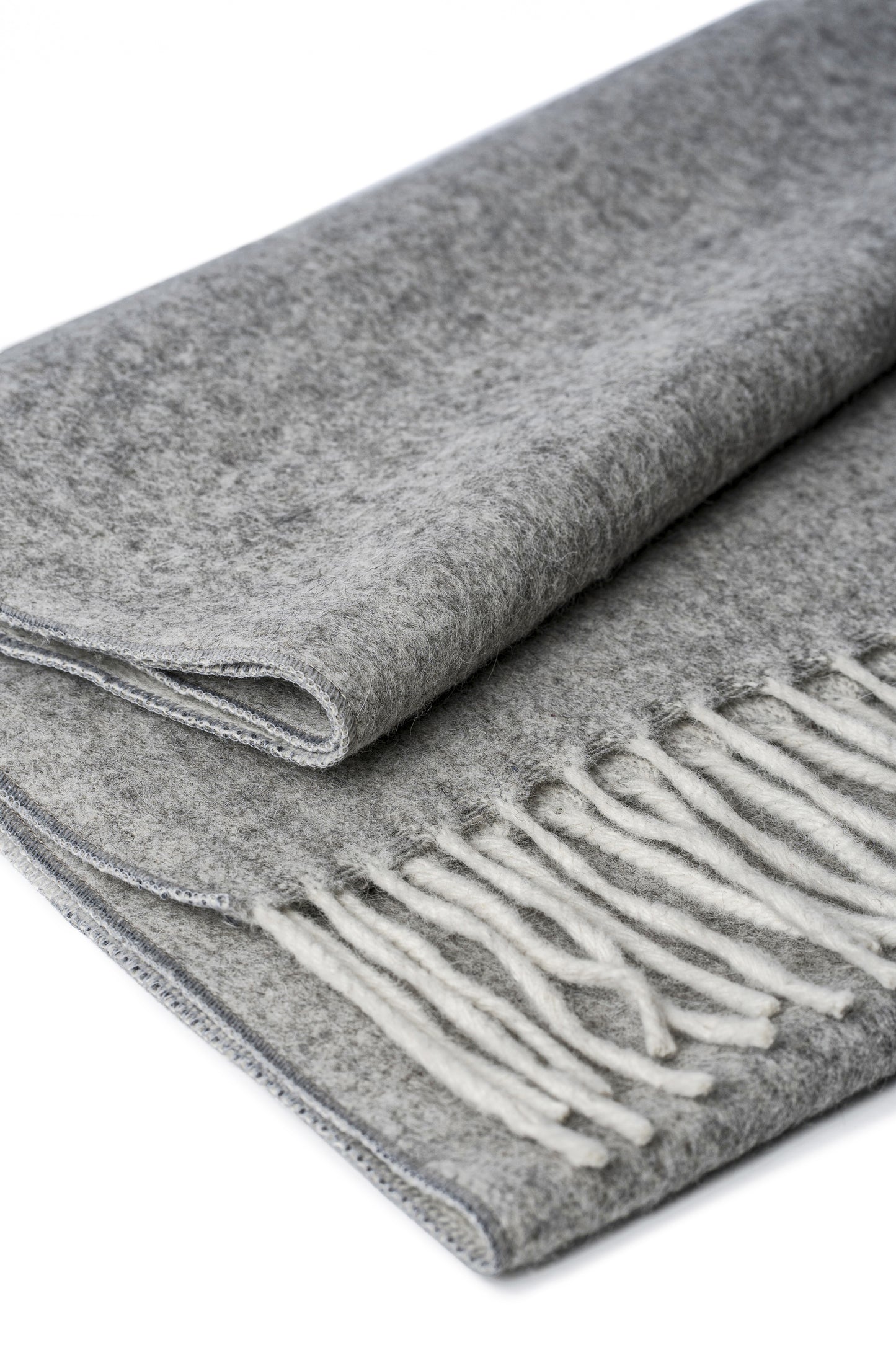 Bufanda con flecos plomo claro